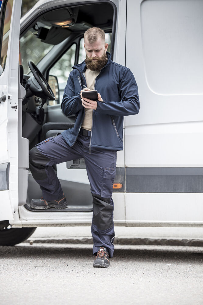 65232120_Service-Trousers_65120171_Softshell-Light-Jacket_7247