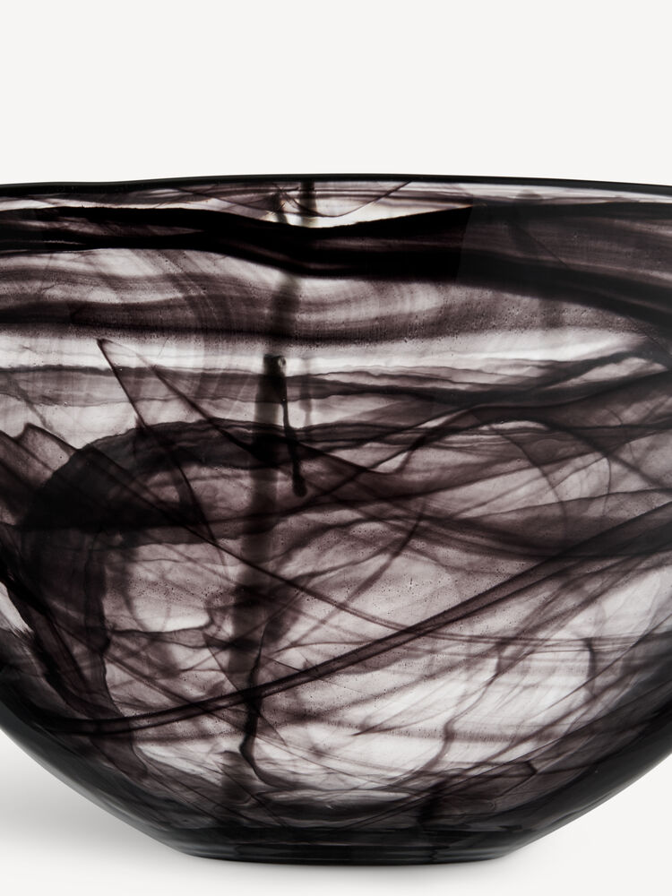 7052504_Contrast_Bowl_Black-Black_350mm_Kosta_Boda_Anna_Ehrner_PRO_03_3x4